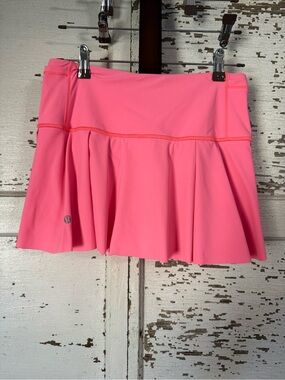 lululemon SIZE 4 Bright Pink Pleated Athletic Skort